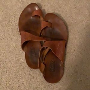 Cydwoq leather toe loop sandals